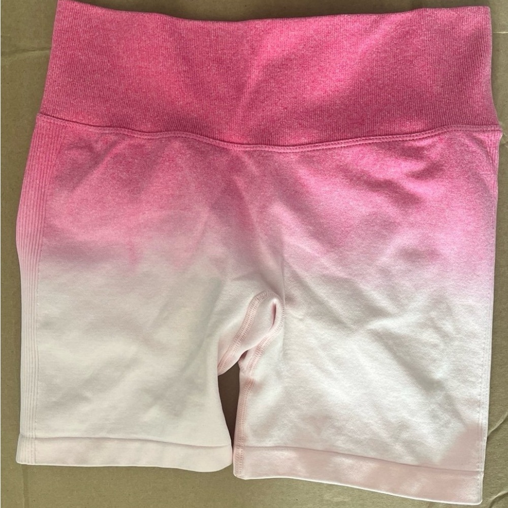 PcheeBum Pink & White Ombré Sculpt Scrunch Seamless Athletic Shorts